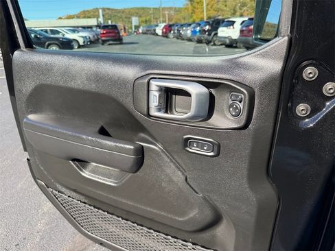 Used 2022 Jeep Wrangler Unlimited Sport image 29