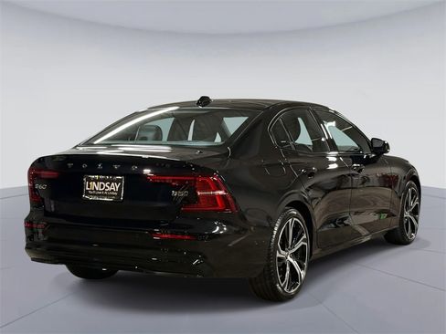 Used 2024 Volvo S60 B5 Ultimate w/ Climate Package image 10