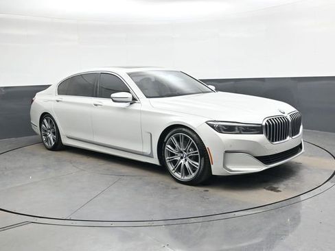 Used 2020 BMW 740i w/ Premium Package image 2