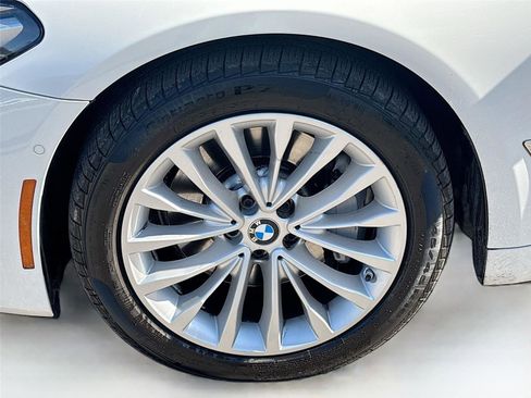 Used 2021 BMW 530i xDrive w/ Premium Package image 35
