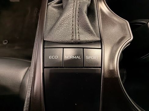 Used 2023 Toyota Camry SE image 30