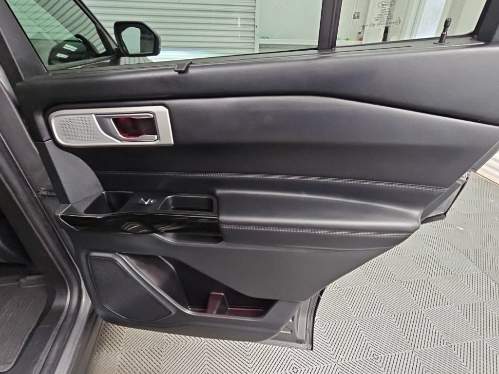 Used 2023 Ford Explorer Platinum w/ Technology Package AWD/4WD image 40
