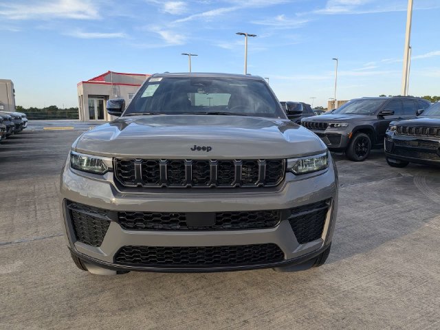New 2027 Jeep Grand Cherokee Altitude RWD image 9