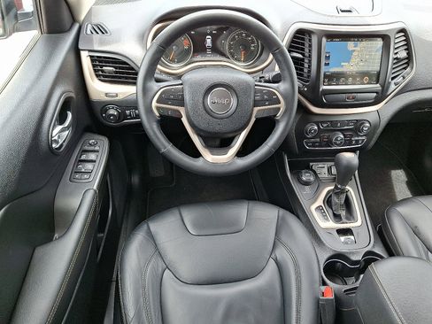 Used 2017 Jeep Cherokee Limited AWD/4WD image 11