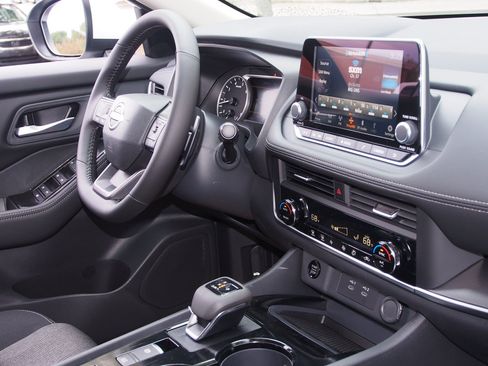 Used 2026 Nissan Rogue SV FWD image 10