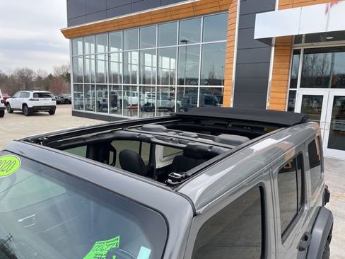 Used 2020 Jeep Wrangler Unlimited Sport image 33