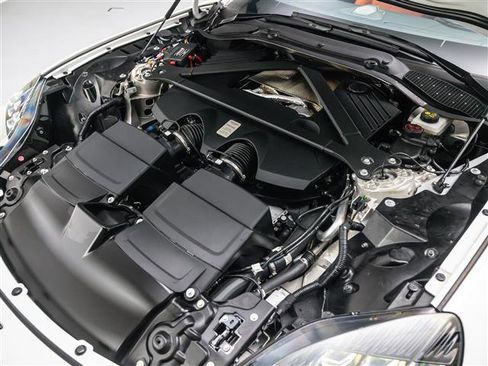 Used 2025 Aston Martin V8 Vantage Coupe image 16