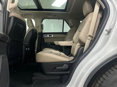 Used 2020 Ford Explorer Limited image 18