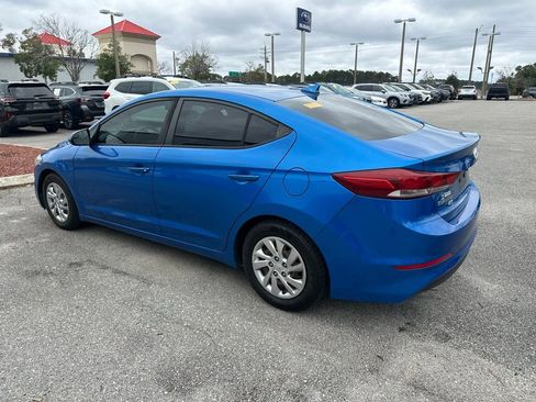 Used 2017 Hyundai Elantra SE image 7