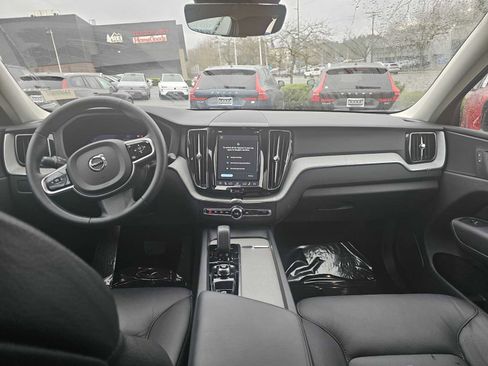 Certified 2025 Volvo XC60 B5 Plus image 18