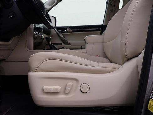 Used 2021 Lexus GX 460 Premium w/ Accessory Package image 38