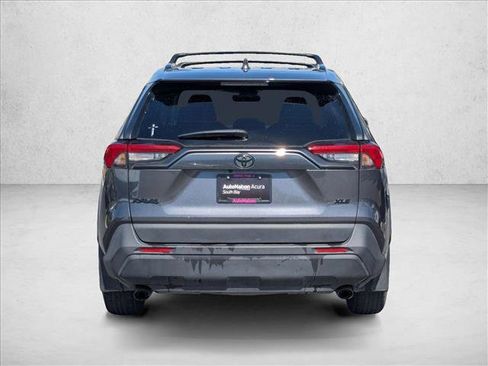 Used 2022 Toyota RAV4 XLE w/ Convenience Package FWD image 6