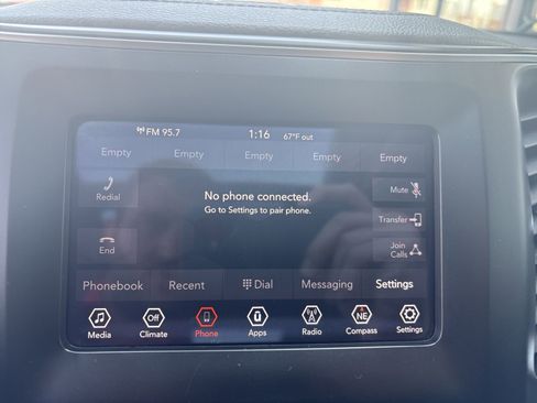 Used 2019 Jeep Cherokee Latitude Plus w/ Comfort/Convenience Group image 26