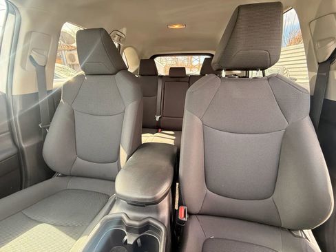 Used 2021 Toyota RAV4 LE image 23