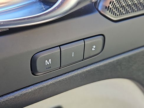 Used 2025 Volvo XC40 B5 Ultra w/ Climate Package image 11