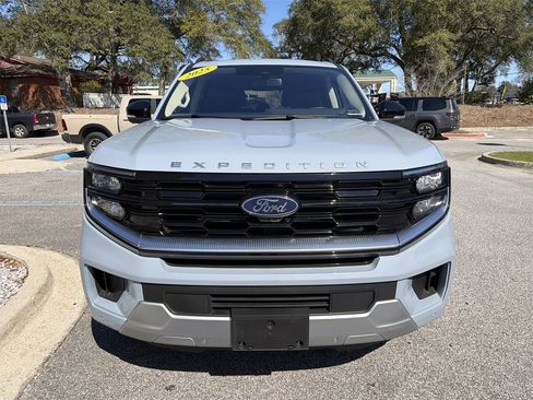 Used 2025 Ford Expedition Platinum image 10