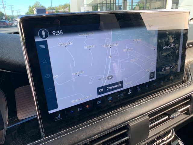 Certified 2025 Lincoln Corsair AWD image 26