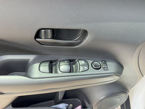 Used 2022 Nissan Kicks S FWD image 9