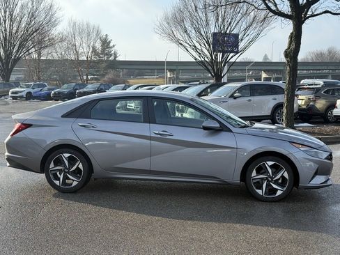 Used 2023 Hyundai Elantra SEL w/ Convenience Package image 5