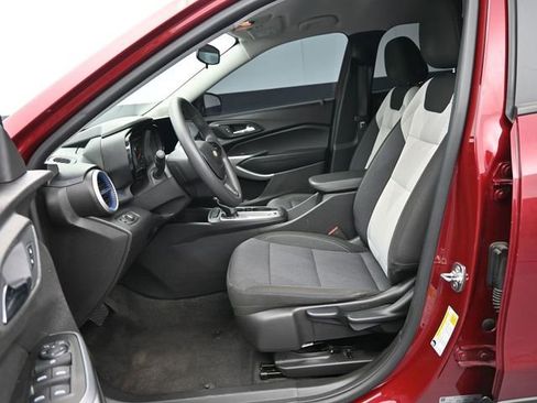 Used 2024 Chevrolet Trax LS w/ LS Convenience Package image 38