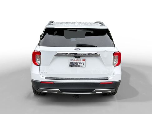 Used 2020 Ford Explorer XLT w/ Equipment Group 202A RWD image 4
