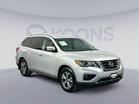 Used 2017 Nissan Pathfinder SL w/ SL Tech Package image 10