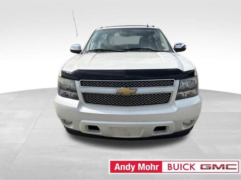 Used 2013 Chevrolet Avalanche LTZ RWD image 4