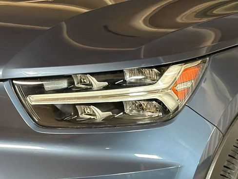 Used 2021 Volvo XC40 T5 Momentum w/ Premium Package image 4