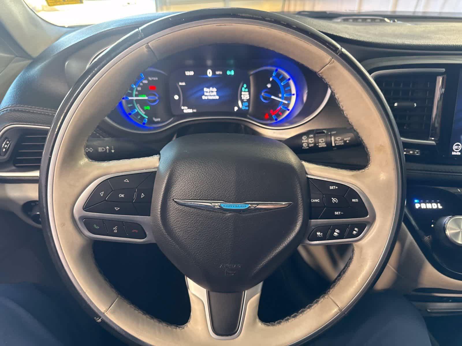 Used 2018 Chrysler Pacifica Limited w/ Advanced Safetytec Group FWD image 24