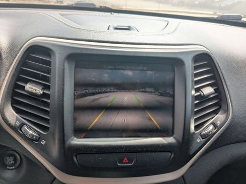 Used 2015 Jeep Cherokee Limited w/ Luxury Group image 13