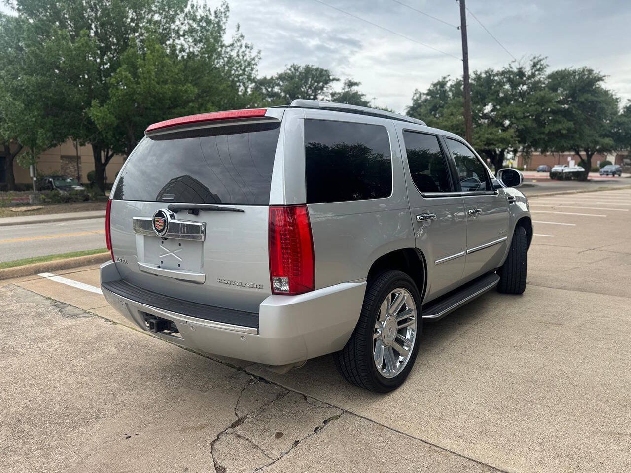 Used 2013 Cadillac Escalade Luxury RWD image 8