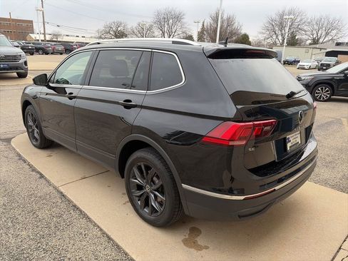 Used 2024 Volkswagen Tiguan SE image 6