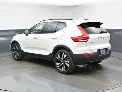 Used 2023 Volvo XC40 B5 Plus w/ Protection Package Premier AWD/4WD image 7