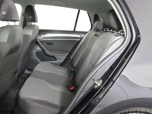Used 2019 Volkswagen Golf S FWD image 31