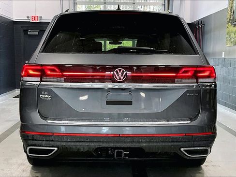 Used 2024 Volkswagen Atlas SE w/ Panoramic Sunroof Package image 5