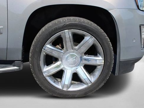 Used 2018 Cadillac Escalade Premium Luxury image 40