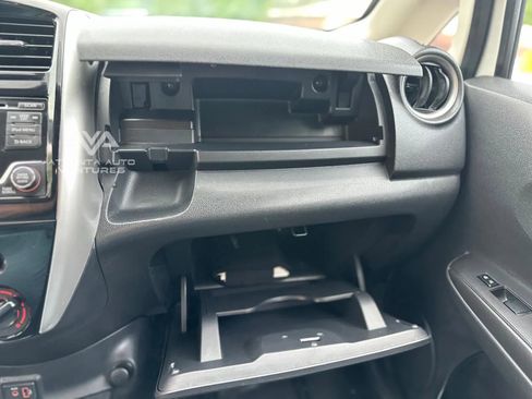 Used 2018 Nissan Versa Note SV image 44