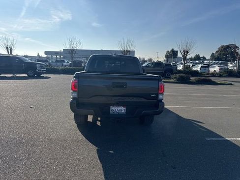 Used 2021 Toyota Tacoma TRD Sport w/ Technology Package image 4