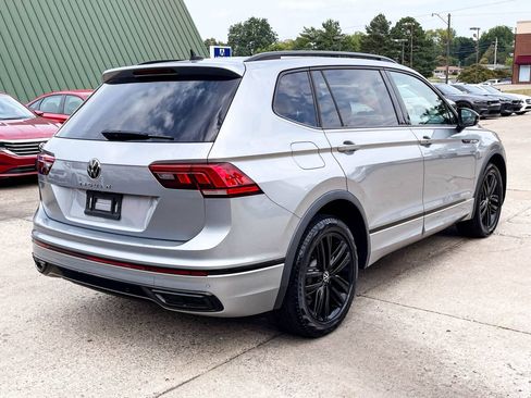 Used 2022 Volkswagen Tiguan SE R-Line image 6