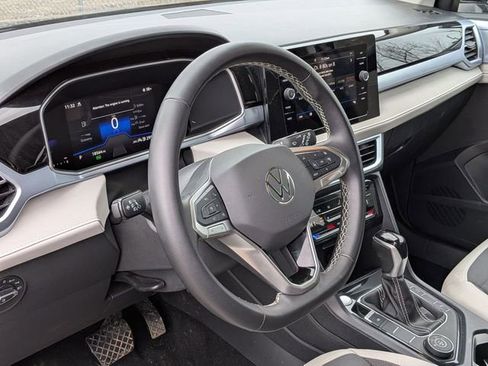 Used 2025 Volkswagen Taos SE image 11