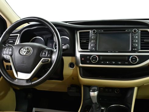 Used 2017 Toyota Highlander Limited FWD image 8