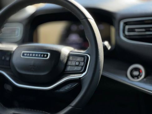 Used 2024 Jeep Wagoneer Series II w/ Flexible Seating Group image 14