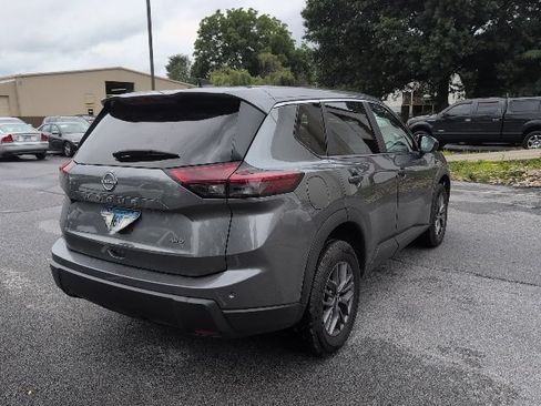Used 2024 Nissan Rogue S AWD/4WD image 7