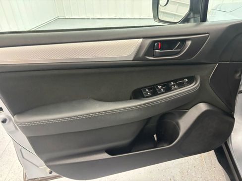 Used 2017 Subaru Outback 2.5i AWD/4WD image 34