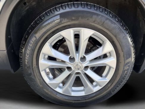Used 2015 Nissan Rogue SV FWD image 32