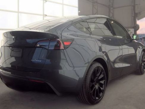 Used 2022 Tesla Model Y Long Range AWD/4WD image 3