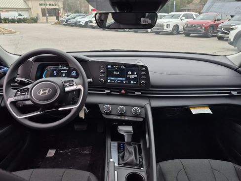 New 2026 Hyundai Elantra SE FWD image 19
