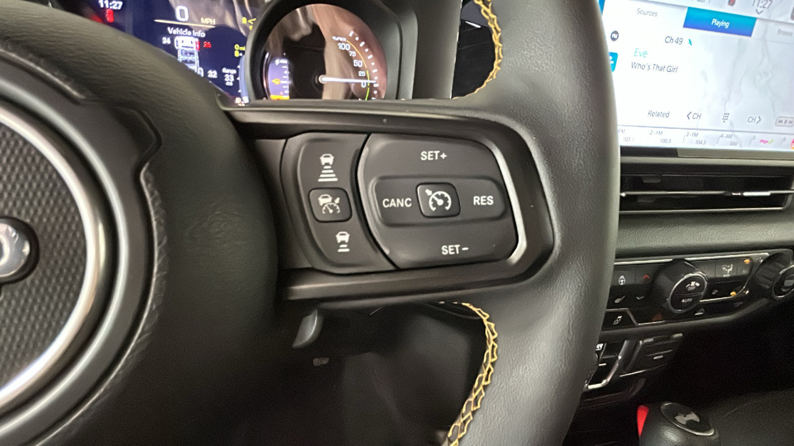 Used 2024 Jeep Wrangler Unlimited w/ Convenience Group AWD/4WD image 20