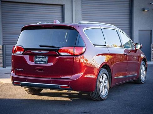 Used 2017 Chrysler Pacifica Touring-L Plus image 8