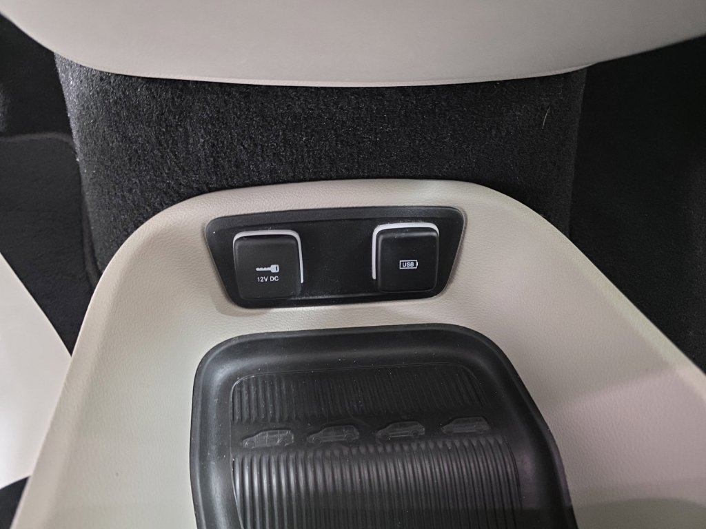 Used 2020 Chrysler Pacifica Touring w/ Cold Weather Group FWD image 20